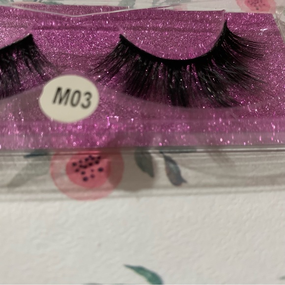 💙 Dramatic False Strip Lashes - Picture 9 of 11